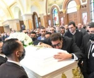 داليا البحيرى ومحمد محمود ومحمد جمعة يشاركون فى عزاء والدة هانى رمزى