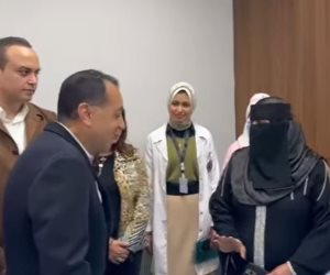 رئيس الوزراء لوالدة طفل مريض بالأقصر: بتدفعى كام؟.. والسيدة: 420 جنيها فقط