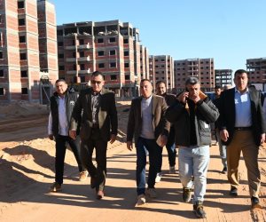 "مسئولو الإسكان" يتفقدون المشروعات الجارية بمدينتي حدائق العاشر من رمضان والعبور الجديدة