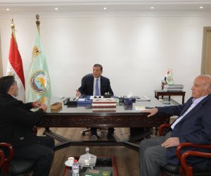  وزير الزراعة يستقبل رئيس اتحاد منتجي الدواجن لبحث استقرار وتوازن الأسعار 