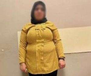 ضبط سيدة بميناء القاهرة الجوي حال محاولتها تهريب مواد مخدرة بالمخالفة للقانون