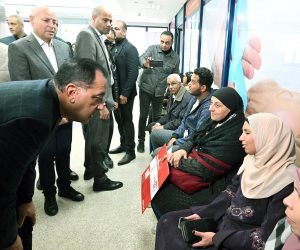 رئيس الوزراء يطمئن من المرضى على جودة الخدمات المقدمة