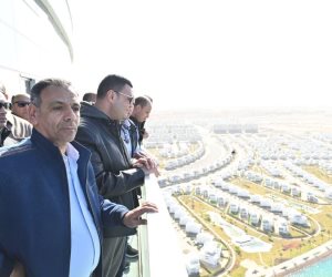 وزير الإسكان يتفقد كمباوند مزارين وأحد الأبراج الشاطئية بمدينة العلمين الجديدة