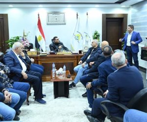 وزير الإسكان يعقد اجتماعا لمتابعة مشروعات القرى السياحية