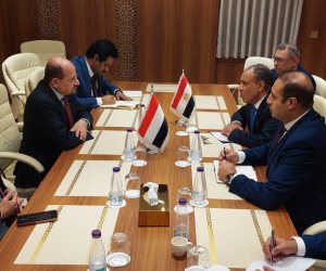 وزير الخارجية يؤكد لنظيره اليمني أهمية التوصل لحل سياسي شامل عبر حوار يمني- يمني جامع