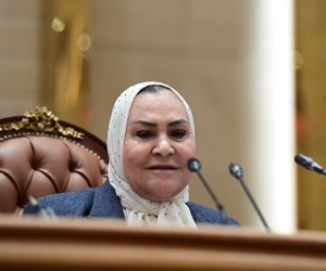 النائبة عبلة الهوارى أكبر الأعضاء سنا تفتتح أولى جلسات مجلس النواب الجديد