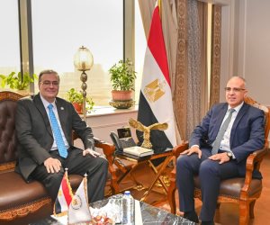 وزير الرى ورئيس التنظيم والإدارة يبحثان سد العجز الوظيفى بالوزارة