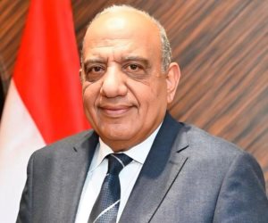 وزير الكهرباء والطاقة المتجددة يغادر إلى الصين لبحث الخطوات التنفيذية لإقامة مصنعي بطاريات تخزين الطاقة