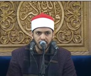بحضور الرئيس السيسي.. نجم دولة التلاوة يصدح بقرآن الفجر بمسجد العزيز الحكيم.. فيديو