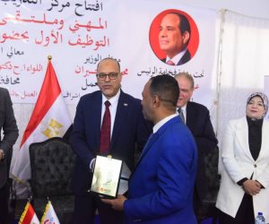 وزير العمل ومحافظ السويس يفتتحان ملتقى توظيفي ويوفر 1700 فرصة عمل لشباب المحافظة