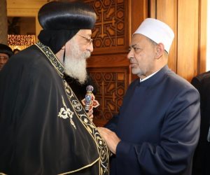 شيخ الأزهر يجري اتصالا هاتفيا بقداسة البابا تواضروس للاطمئنان على صحته
