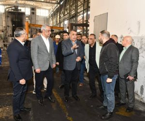 وزير الدولة للإنتاج الحربي يتفقد خطوط الإنتاج بشركة حلوان للصناعات الهندسية «مصنع 99 الحربي»