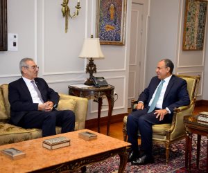 وزير الخارجية يستقبل رئيس اللجنة الوطنية لإدارة غزة ويؤكد دعم مصر الكامل للجنة