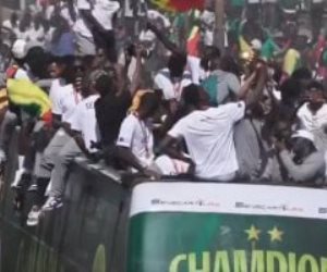 استقبال شعبي ضخم لنجوم منتخب السنغال بعد التتويج بأمم أفريقيا.. فيديو وصور