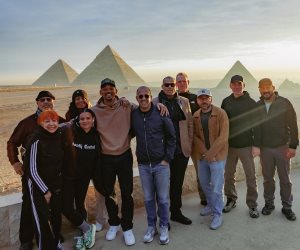 ويل سميث يبرز كواليس زيارته إلى مصر من داخل الأهرامات.. صور