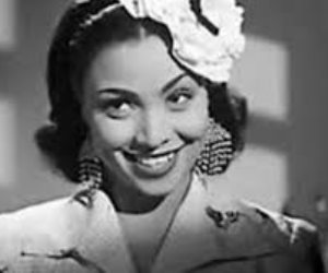 ذكرى رحيل سعاد مكاوى.. نجمة المونولوجات بالأربعينات وصاحبة دويتو "عايز أروح"