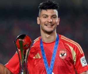 الأهلي يتحمل نصف راتبه.. أشرف داري يطرق أبواب العودة إلى أوروبا