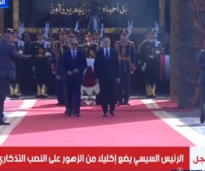 الرئيس السيسى يضع إكليلا من الزهور على النصب التذكارى لشهداء الشرطة 