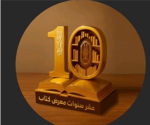 ركن الخط العربي بجناح الأزهر يبرز جماليات الحرف ويجذب زوار معرض الكتاب