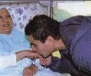 صورة نادرة للهضبة عمرو دياب في منزل العندليب عبد الحليم حافظ