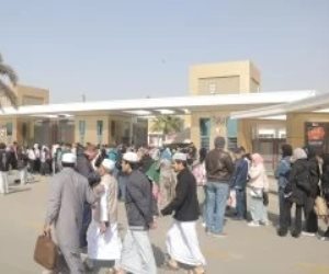 توافد زوار معرض القاهرة الدولى للكتاب فى يومه الخامس 