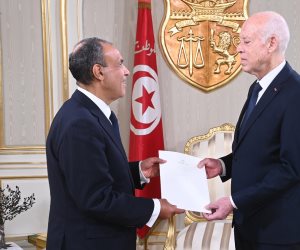 وزير الخارجية يسلّم رئيس تونس رسالة خطية من الرئيس السيسى تؤكد التطلع لتعزيز التعاون