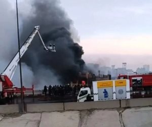 النيابة تجرى معاينة لموقع حريق 4 منازل بمنطقة الزرايب فى منشأة ناصر