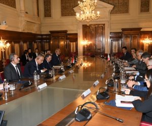 وزير الداخلية يجري مباحثات موسعة مع نظيره الإيطالي لتعزيز التعاون الأمني