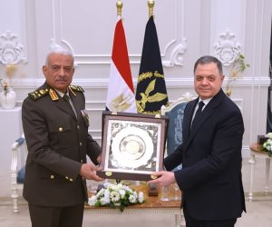 وزير الداخلية يستقبل القائد العام للقوات المسلحة ورئيس الأركان لتهنئته بعيد الشرطة الـ74.."فيديو وصور"