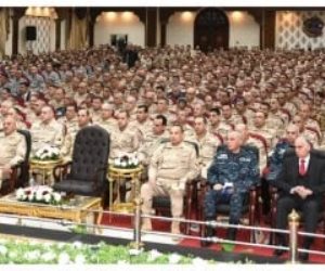 الفريق أول عبد المجيد صقر يلتقى بعدد من قادة وضباط القوات المسلحة