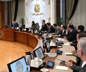 رئيس الوزراء يناقش إجراءات حماية الأطفال والنشء من المحتوي الضار على وسائل التواصل الاجتماعي تنفيذاً للتوجيهات الرئاسية  