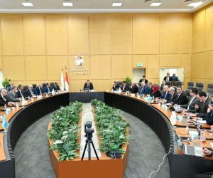 وزير الإسكان يعقد اجتماعًا موسعًا مع رؤساء ومسئولي الجهات التابعة للوزارة لمتابعة ملفات العمل