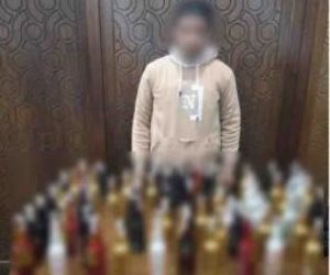 ضبط أحد الأشخاص لقيامه ببيع مشروبات كحولية بدون ترخيص بالإسكندرية