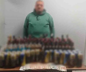 ضبط أحد الأشخاص لقيامه ببيع مشروبات كحولية مغشوشة وبدون ترخيص بالدقهلية