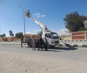 استعدادًا لشهر رمضان.. مجلس مدينة الحسنة ينفذ خطه لصيانة وانارة كشافات الكهرباء بكافة القرى (صور)