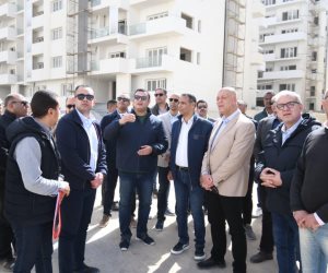 وزير الإسكان يتفقد الشاليهات والفيلات والعمارات السكنية بكومباند "مزارين" بمدينة العلمين الجديدة