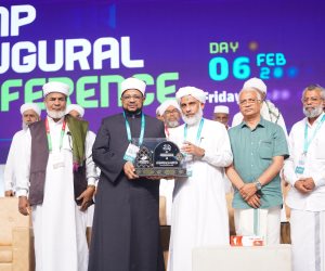 أمين (البحوث الإسلامية) يتسلّم درع تكريم شيخ الأزهر خلال فعاليَّات المؤتمر المئوي لجمعيَّة العلماء بعموم (كيرالا) بجمهوريَّة الهند