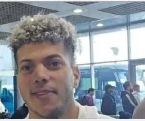 من مطار القاهرة .. شاهد إمام عاشور بملابس الإحرام قبل السفر لأداء مناسك العمرة