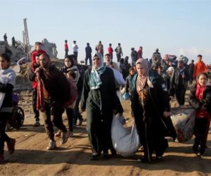 فلسطين بين "انفراجة" العودة في غزة و"حرب المياه" في الضفة .. معبر رفح ينبض بالحياة مجدداً واعتداء على "عين سامية" يهدد 100 ألف مواطن بالعطش  