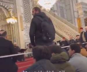 مواطن تركي يزعم أنه المهدي المنتظر في الجامع الأموي: تلقيت وحيا من الله