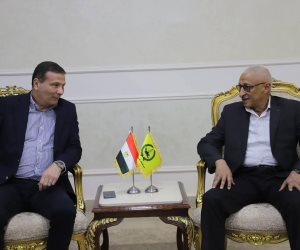 محافظ شمال سيناء يستقبل وزير الزراعة في مستهل زيارة لوضع حجر الأساس لمشروعات تنموية بالشيخ زويد 