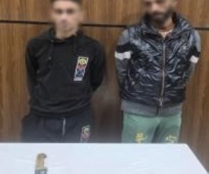 ضبط المتهمين بالتعدي بسلاح أبيض على آخر خلال محاولة سرقة هاتفه المحمول