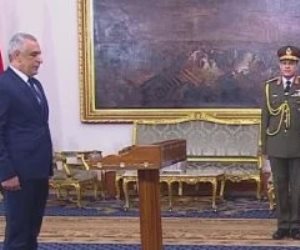 صلاح سليمان يؤدى اليمين الدستورية وزيرا للدولة للإنتاج الحربى