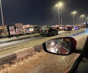 تكدس مرورى بدائري المريوطية بسبب بقع زيت على الطريق.. صور