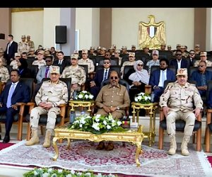 المتحدث العسكرى: رئيس الصومال والفريق أول عبد المجيد صقر القائد العام للقوات المسلحة وزير الدفاع والإنتاج الحربى يشهدان اصطفاف القوات المصرية المشاركة ضمن بعثة الاتحاد الأفريقى لدعم الأمن والاستقرار