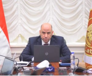 وزير العمل يوجه رسائل حاسمة لمديريات العمل: الإنسان محور التنمية