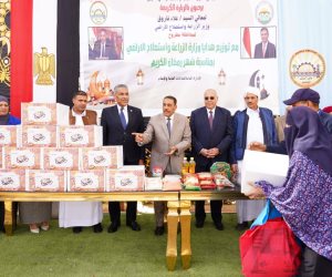"الزراعة" تدعم الأسر الأولى بالرعاية بمطروح بـ2000 كرتونة مواد غذائية هدية بمناسبة شهر رمضان