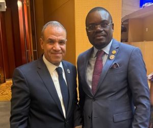 وزير الخارجية يلتقي مدير المركز الأفريقي لمكافحة الأمراض والأوبئة والوقاية منها على هامش قمة الاتحاد الأفريقي