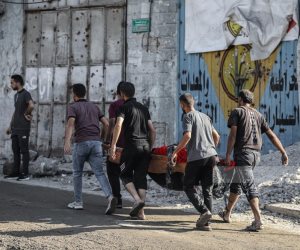 يوم دامٍ في غزة والضفة: إصابات برصاص الاحتلال.. و"الأمم المتحدة" تحذر من عرقلة المساعدات المنقذة للحياة