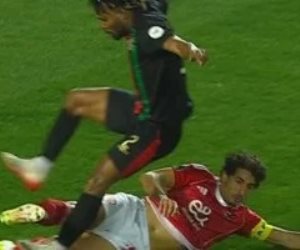 التعادل السلبي يحسم الشوط الأول بين الأهلي والجيش الملكي